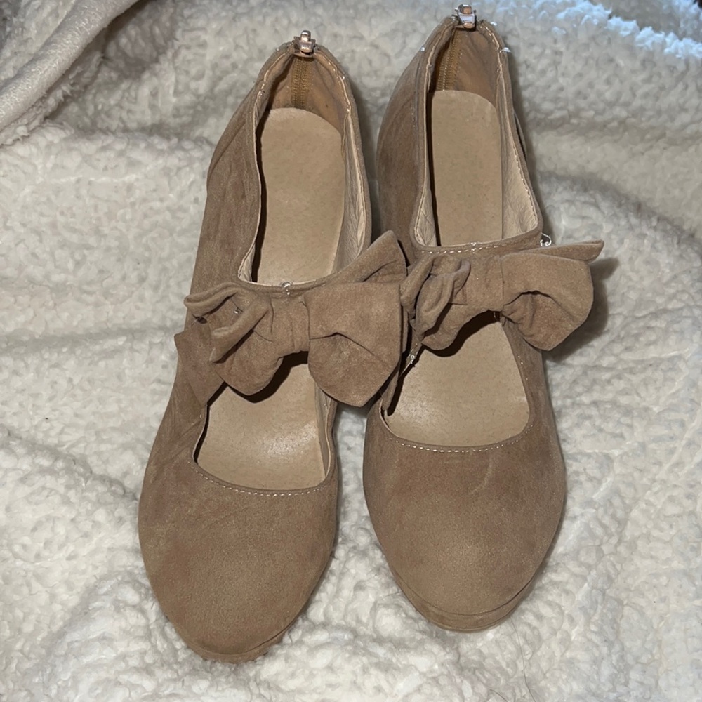 Tan heels